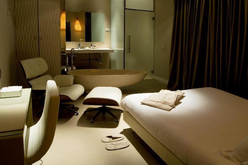 Deluxe Double Room with Bath,1620199103:JPEG