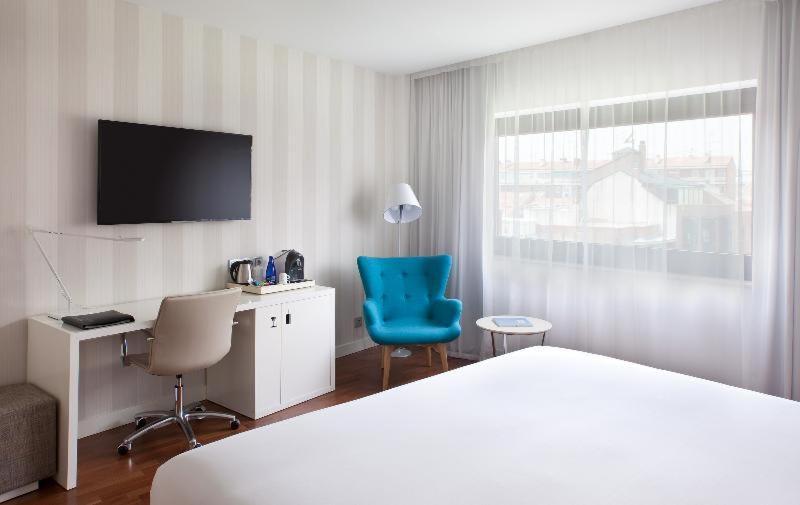 Family Connecting Room with Extra Bed (3 Adults + 2 Children),1589326696:JPEG